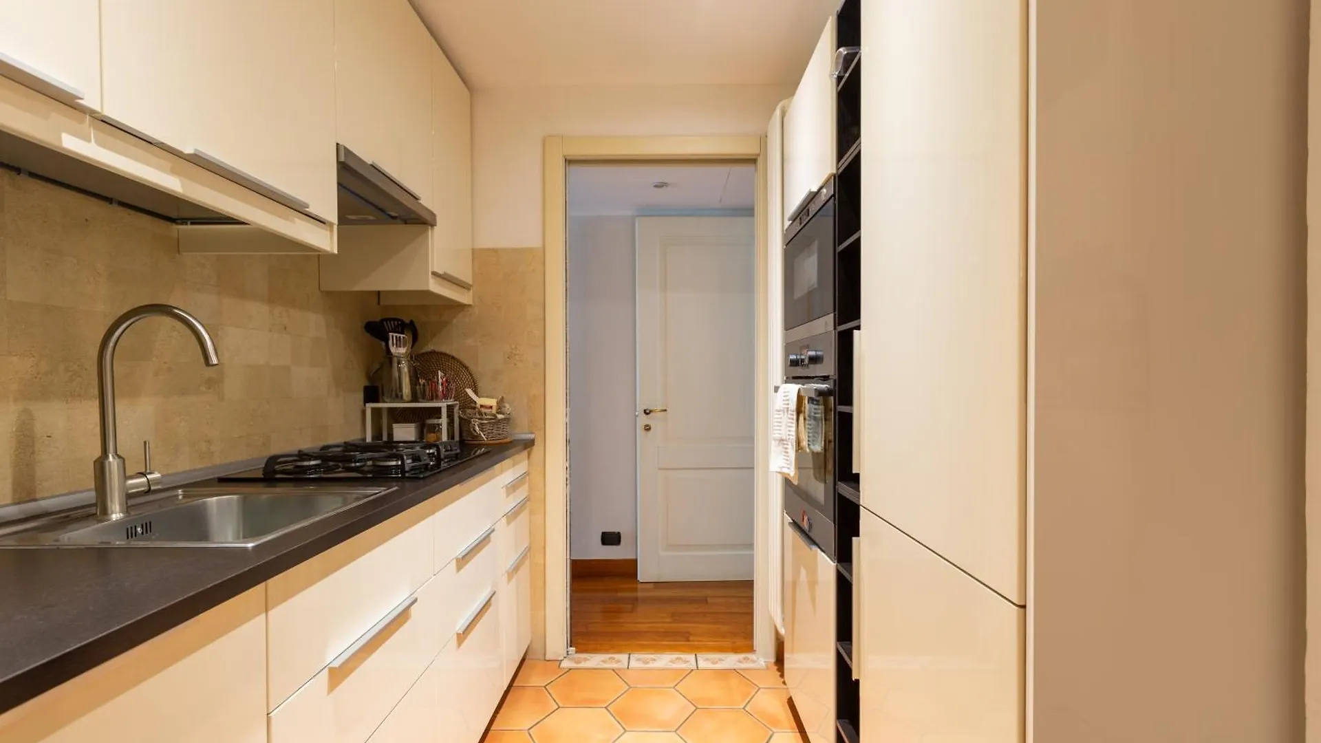 Cosy Two Bedroom Apartment Close To Navigli Milan Italy