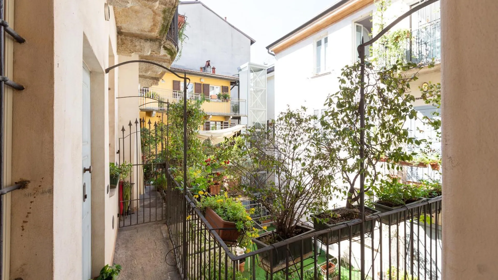 Cosy Two Bedroom Apartment Close To Navigli Milan