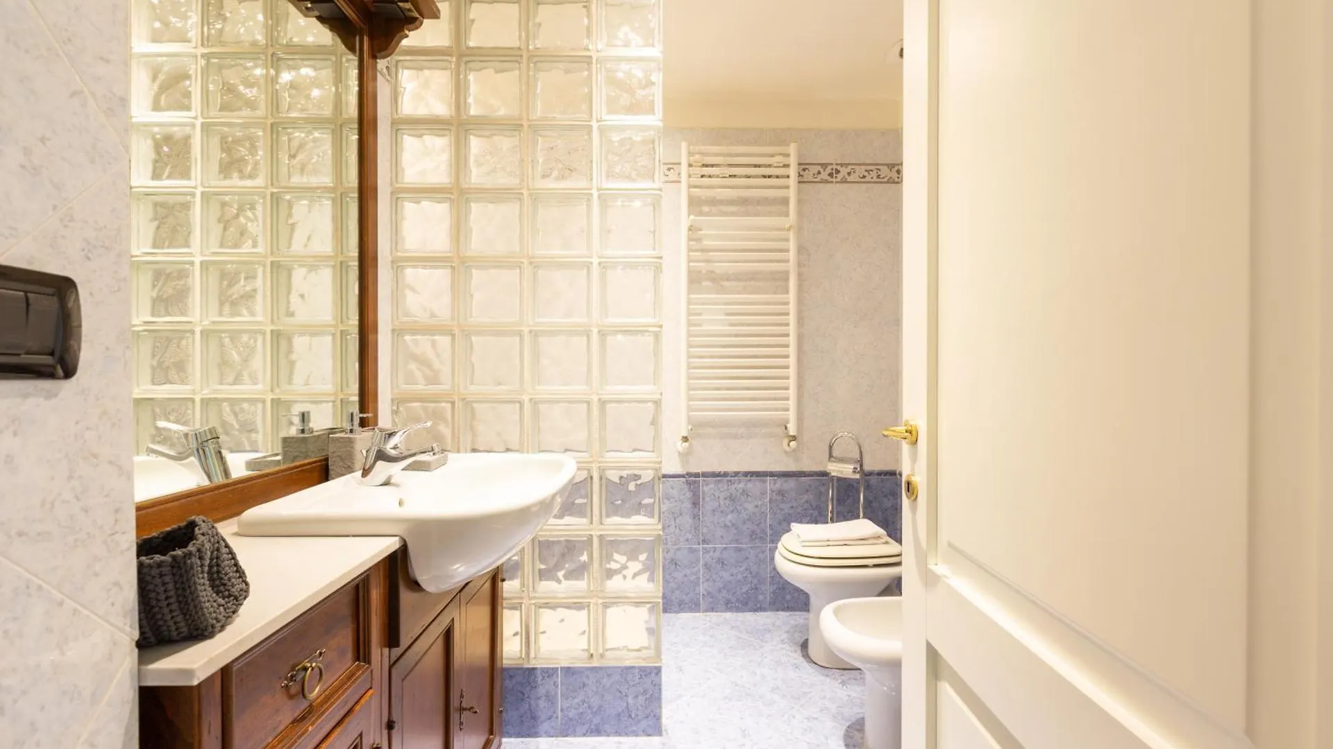 Cosy Two Bedroom Apartment Close To Navigli Milano