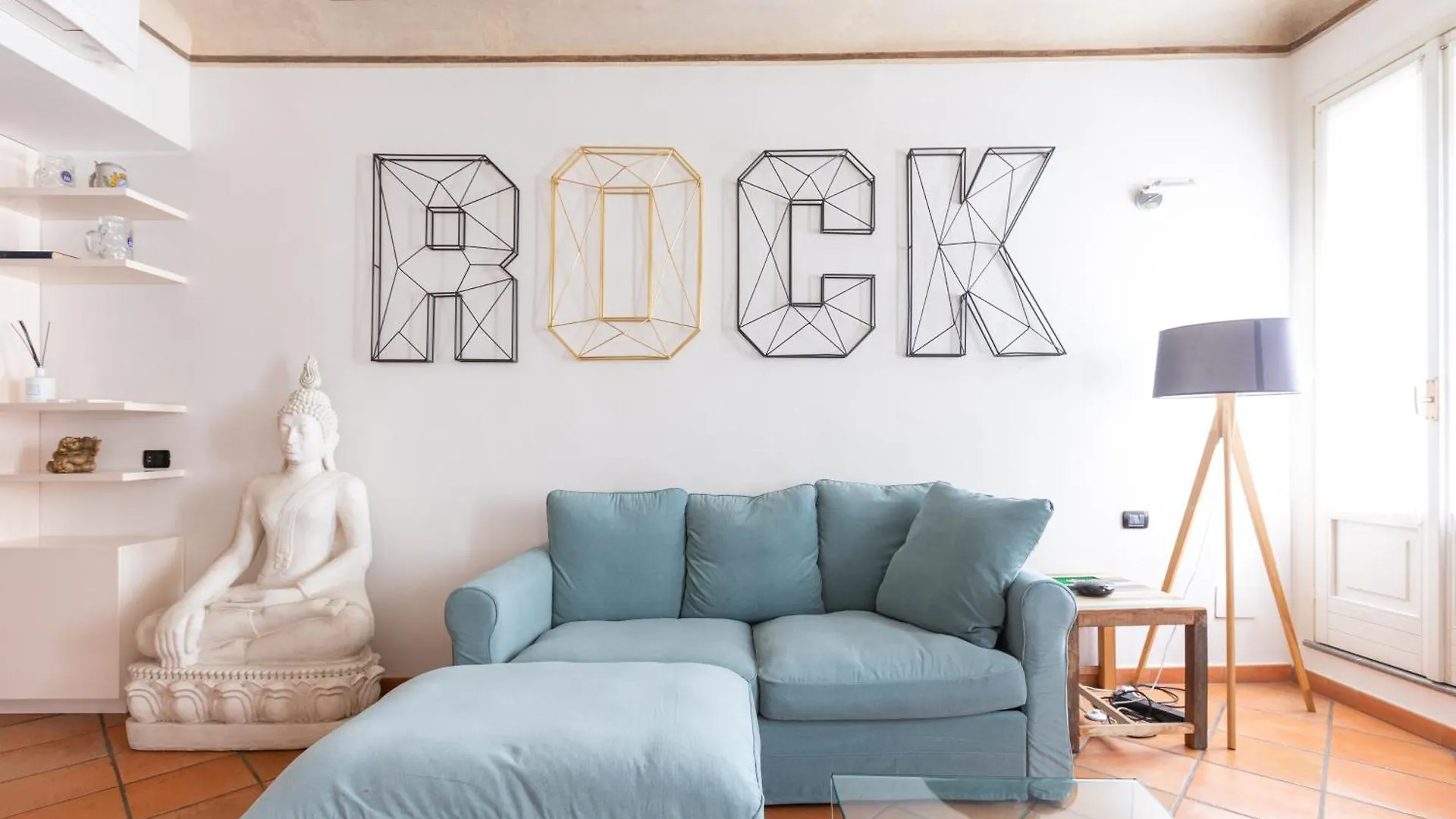 Cosy Two Bedroom Apartment Close To Navigli contacts